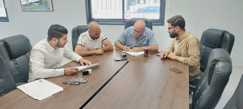 تم توقيع إتفاقية ومنح مباشرة عمل ( شارع المنزلة وشارع الشهيد محمد طارق ) بتمويل من صندوق إقراض وتطوير…