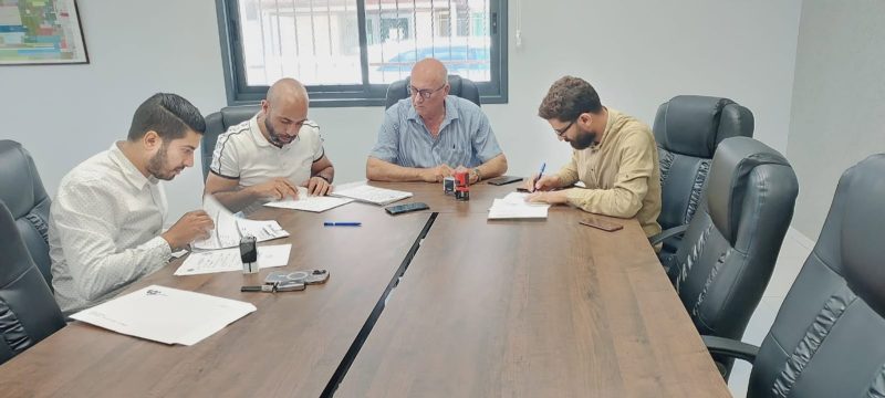 تم توقيع إتفاقية ومنح مباشرة عمل ( شارع المنزلة وشارع الشهيد محمد طارق ) بتمويل من صندوق إقراض وتطوير… – صورة 4
