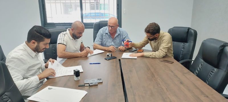 تم توقيع إتفاقية ومنح مباشرة عمل ( شارع المنزلة وشارع الشهيد محمد طارق ) بتمويل من صندوق إقراض وتطوير… – صورة 5