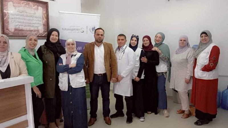 جانب من اليوم الطبي المجاني بمشاركة بين جمعية تنظيم وحماية الأسرة الفلسطينية وبلدية كوبر