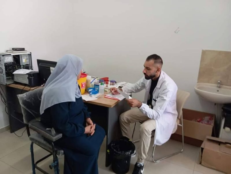 جانب من اليوم الطبي المجاني بمشاركة بين جمعية تنظيم وحماية الأسرة الفلسطينية وبلدية كوبر – صورة 4
