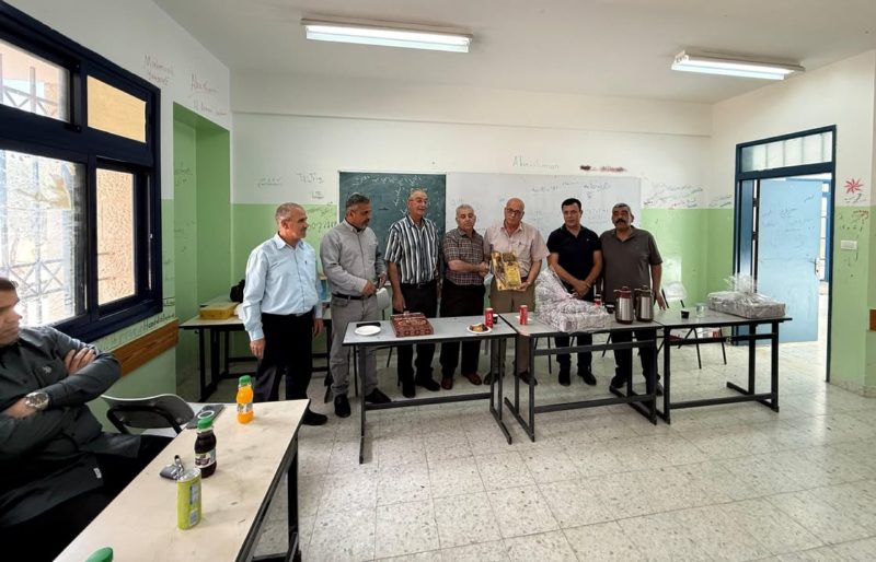 بلدية كوبر ومؤسسات وفعاليات بلدة كوبر تشكر الأستاذ خضر عرار وتكرمه لوصوله سن التقاعد بعد 29 عام من العطاء في… – صورة 3