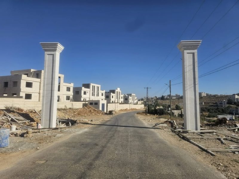 يسرّنا أن نحيطكم علمًا بأنه تم الانتهاء من المرحلة الأولى من إنشاء مدخل بلدية كوبر، وذلك ضمن خطة المجلس… – صورة 2