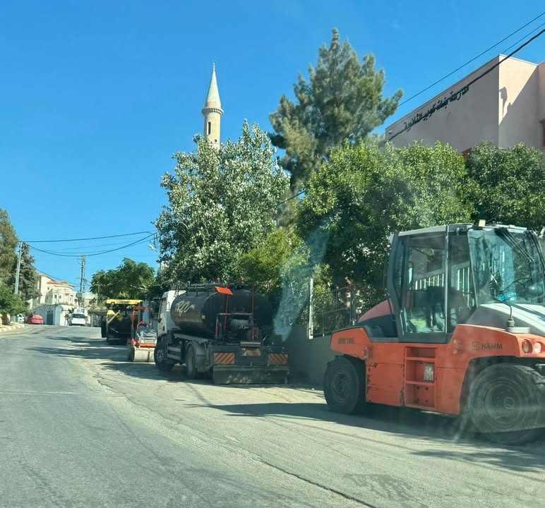 نتقدم إليكم بالاعتذار عن تأخر إنجاز وتزفيت الدخلات التي بقيت محفرة لأكثر من عام، وندرك حجم المعاناة التي… – صورة 2